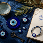 Oeil turc Nazar Boncuk authentiques sur table en bois