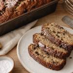Banana bread ultra moelleux aux bananes très mûres, babeurre et pépites de chocolat